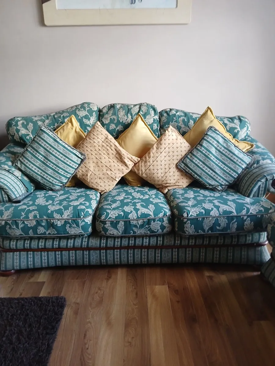 Couch and arm chairs - Image 1