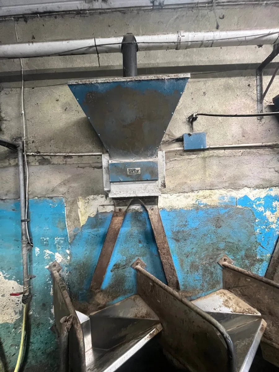 14 unit Delaval parlour dumpline + feeders - Image 2