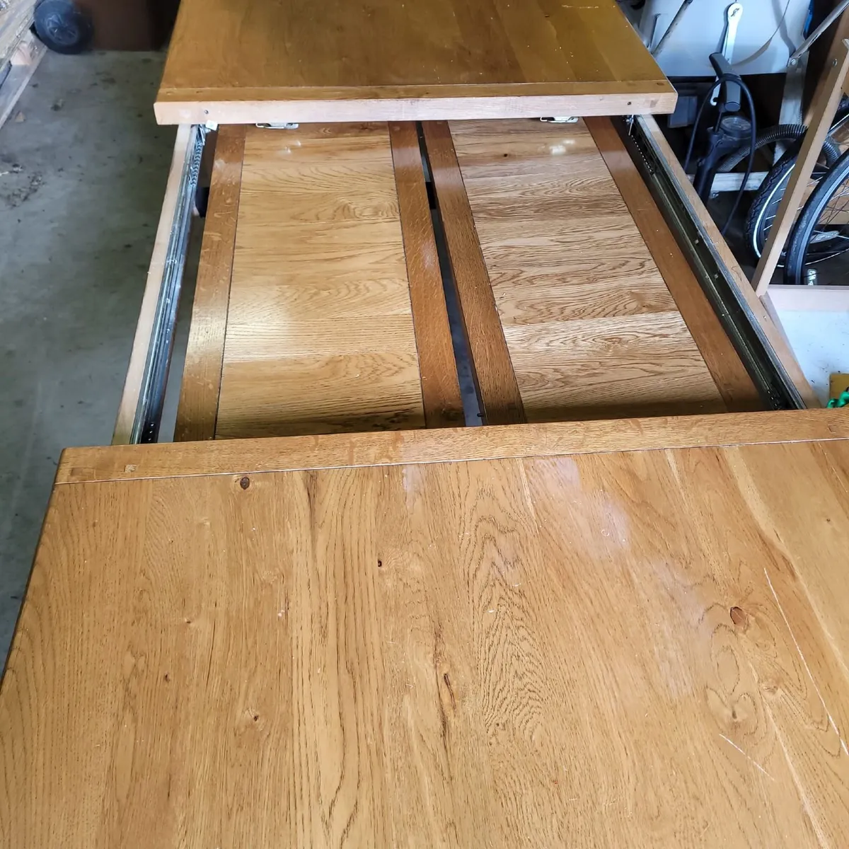 Kitchen table - Image 1