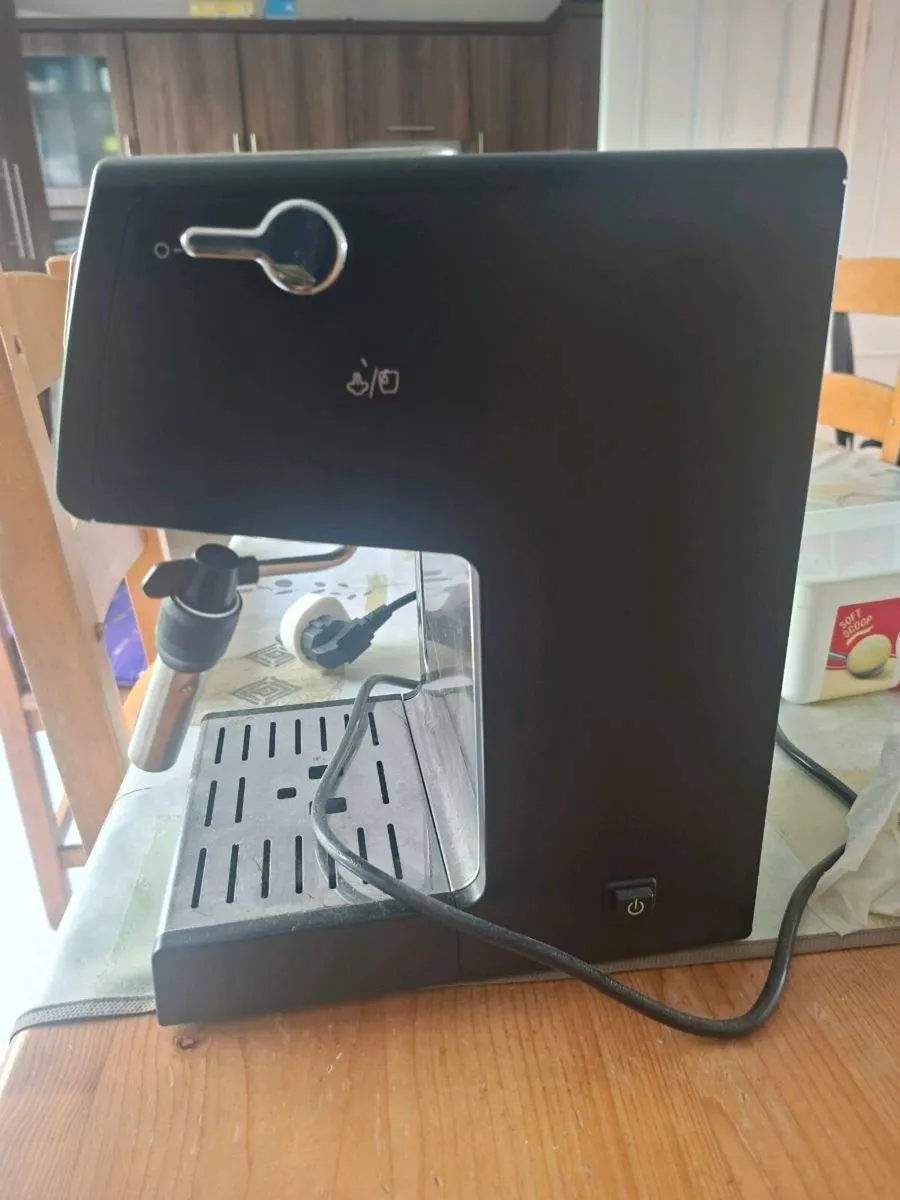 De’Longhi Espresso Coffee Machine with Milk Frothe - Image 2