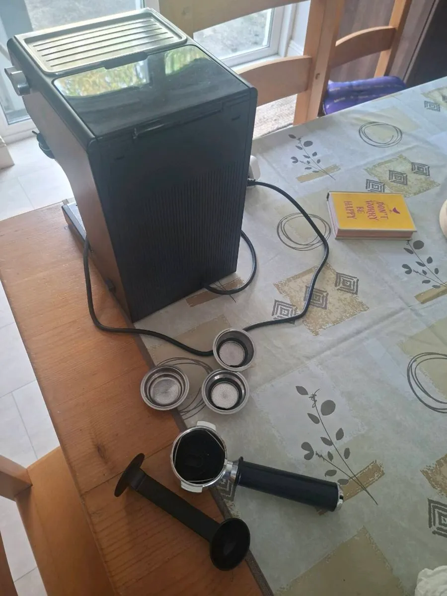 De’Longhi Espresso Coffee Machine with Milk Frothe - Image 3