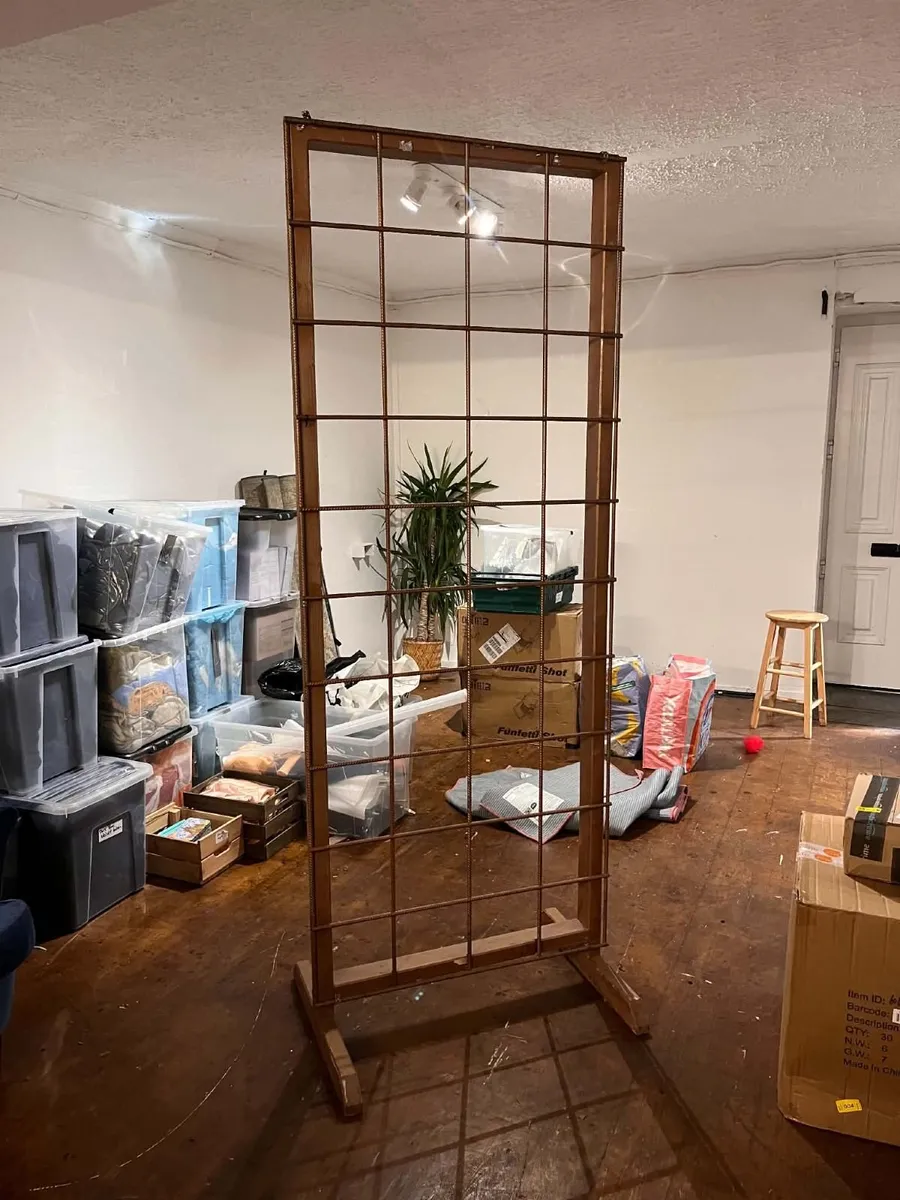 Freestanding Industrial Metal Grid Display Unit / - Image 1