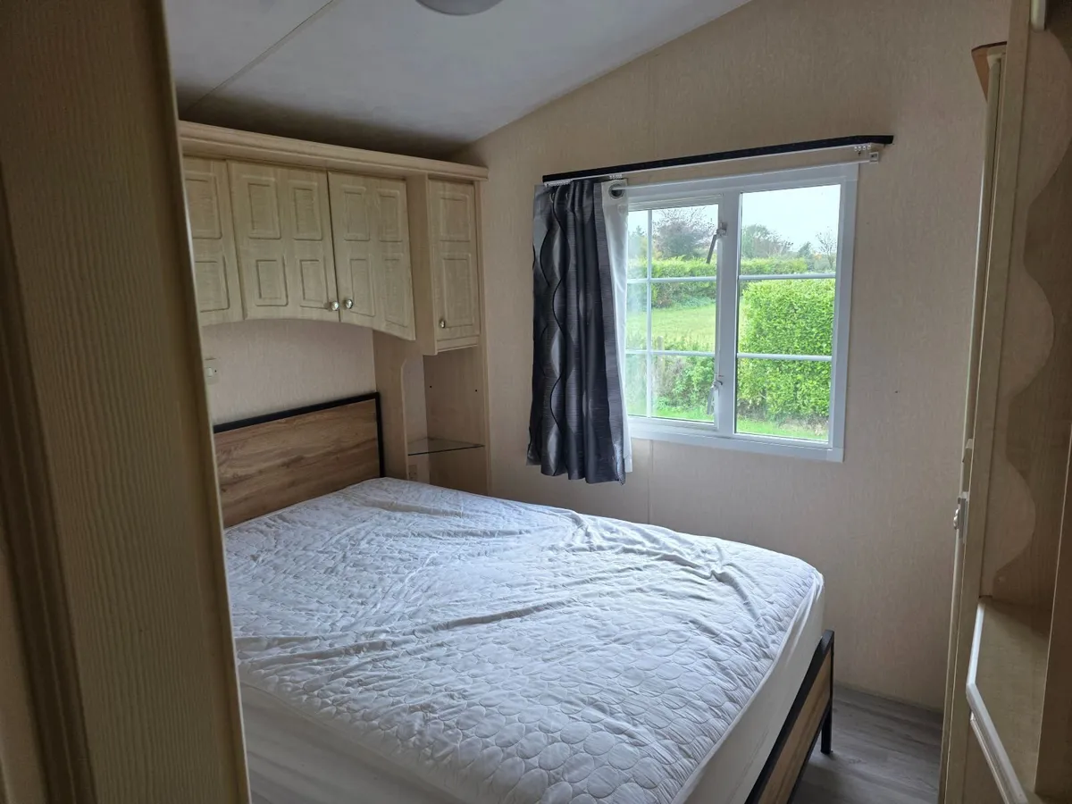 2002 Willerby Granada Mobile Home – 32 × 12 ft - Image 2