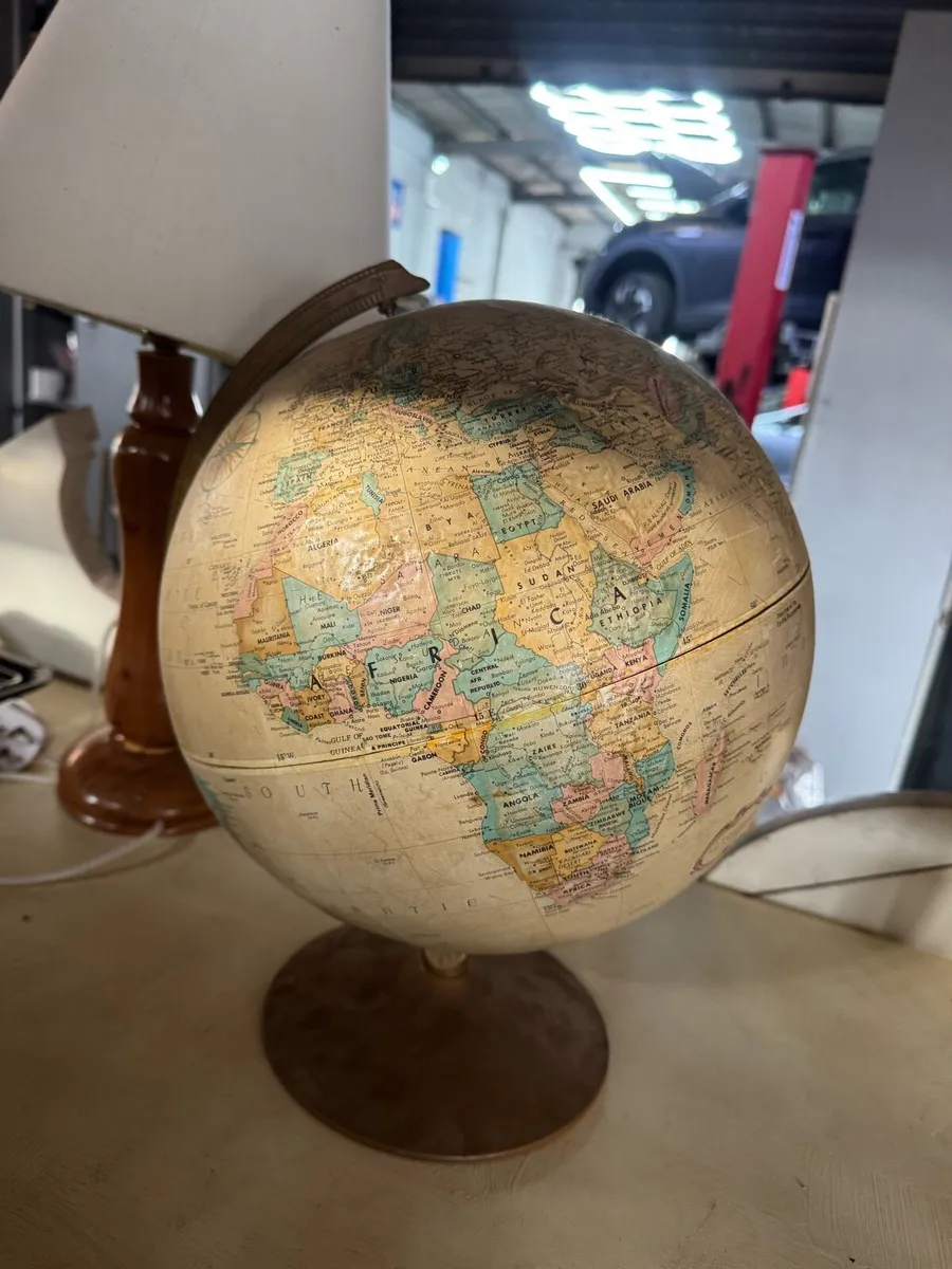 Miscellaneous Items / Antiques - Image 1