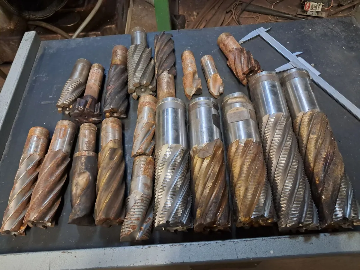Milling machine large end mills