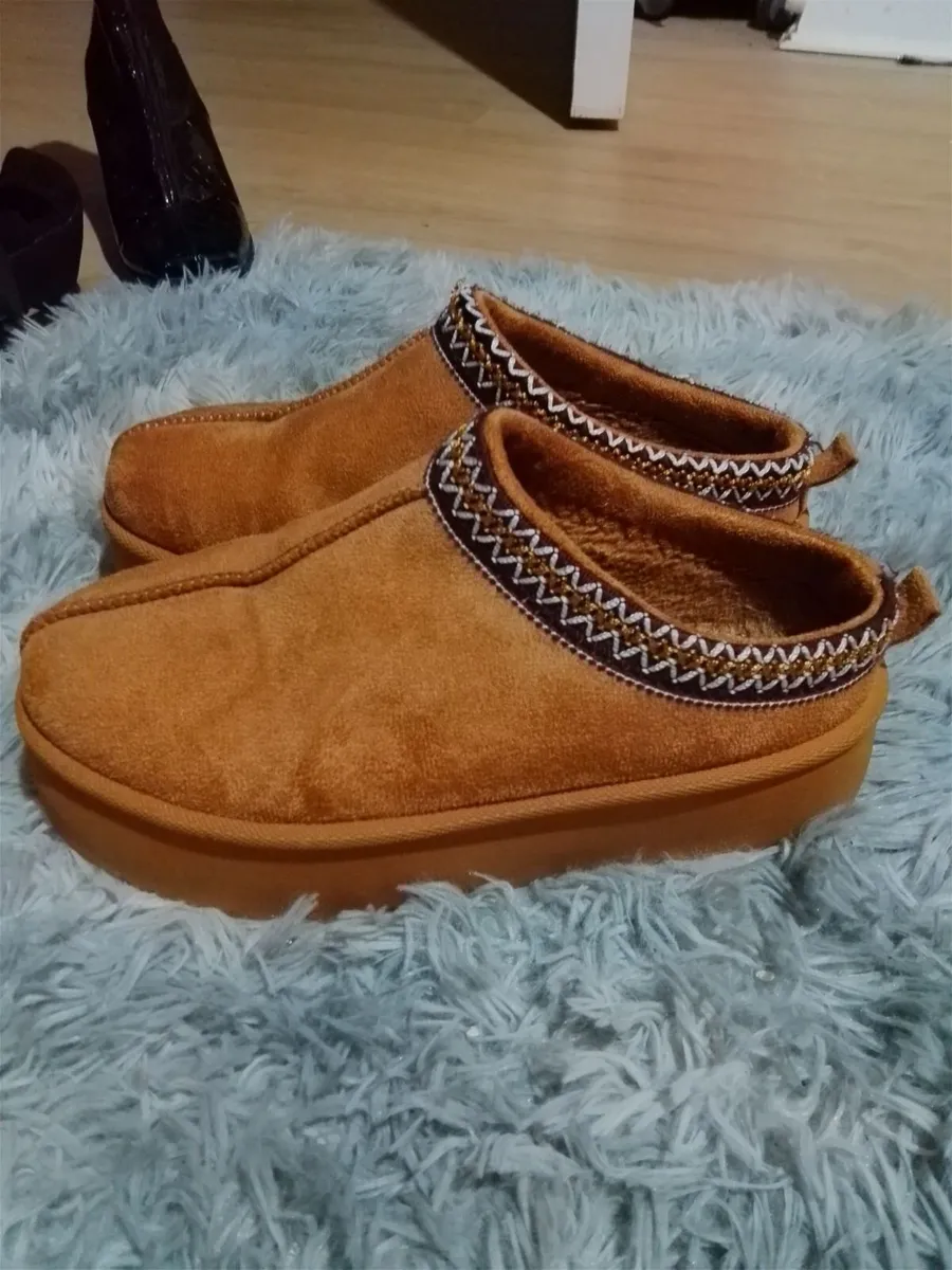 Ugg shoes - Image 1