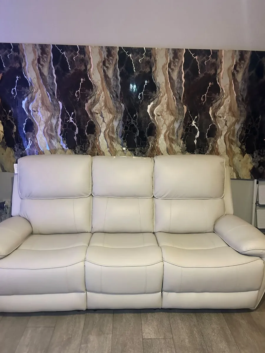 Brand New 3&2 seater electric recliner sofas cream - Image 2