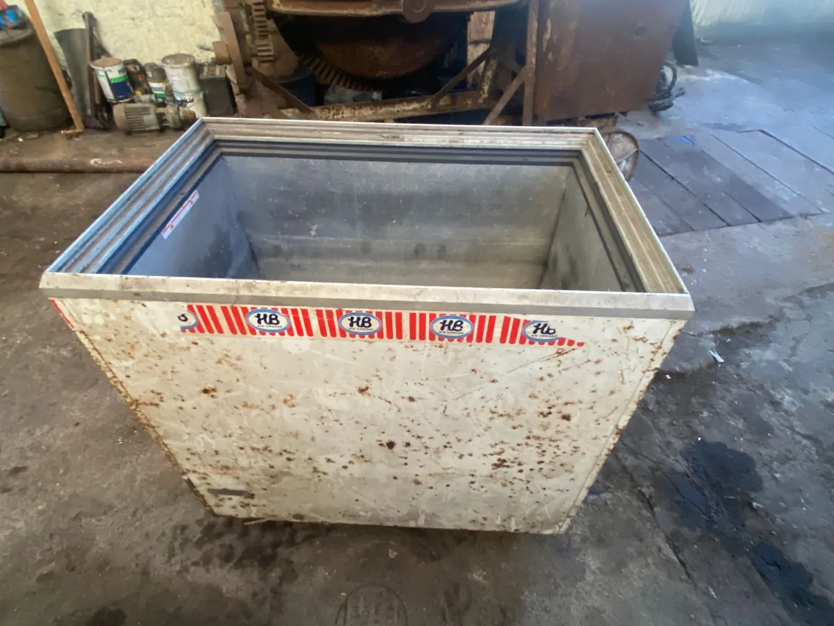 feed bin - Image 1