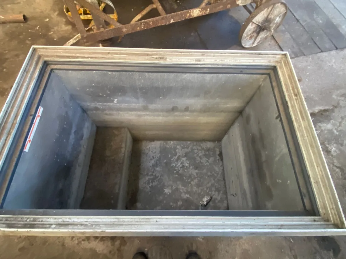 feed bin - Image 2