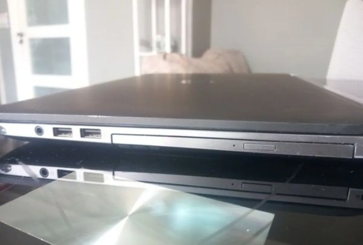 Laptop - Image 2