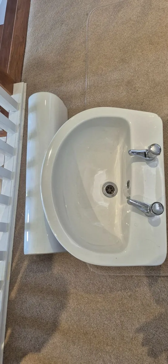 Handbasin and pedestal - Image 1