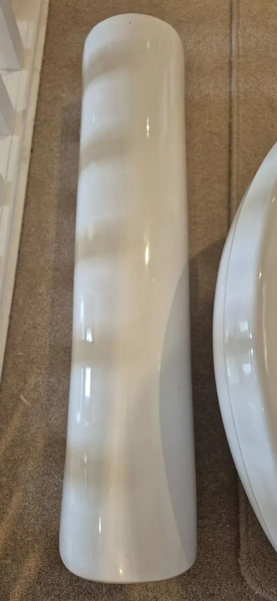 Handbasin and pedestal - Image 2