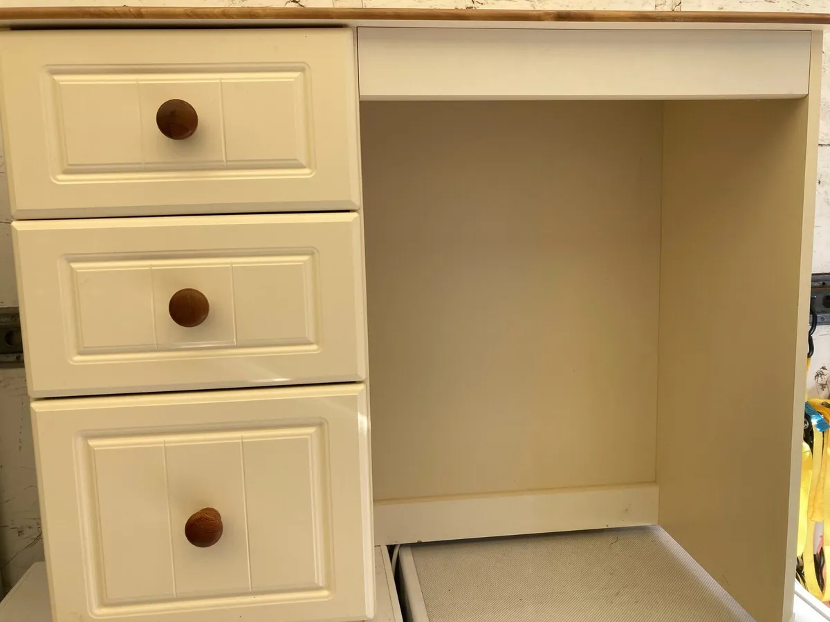 Dressing table - Image 1