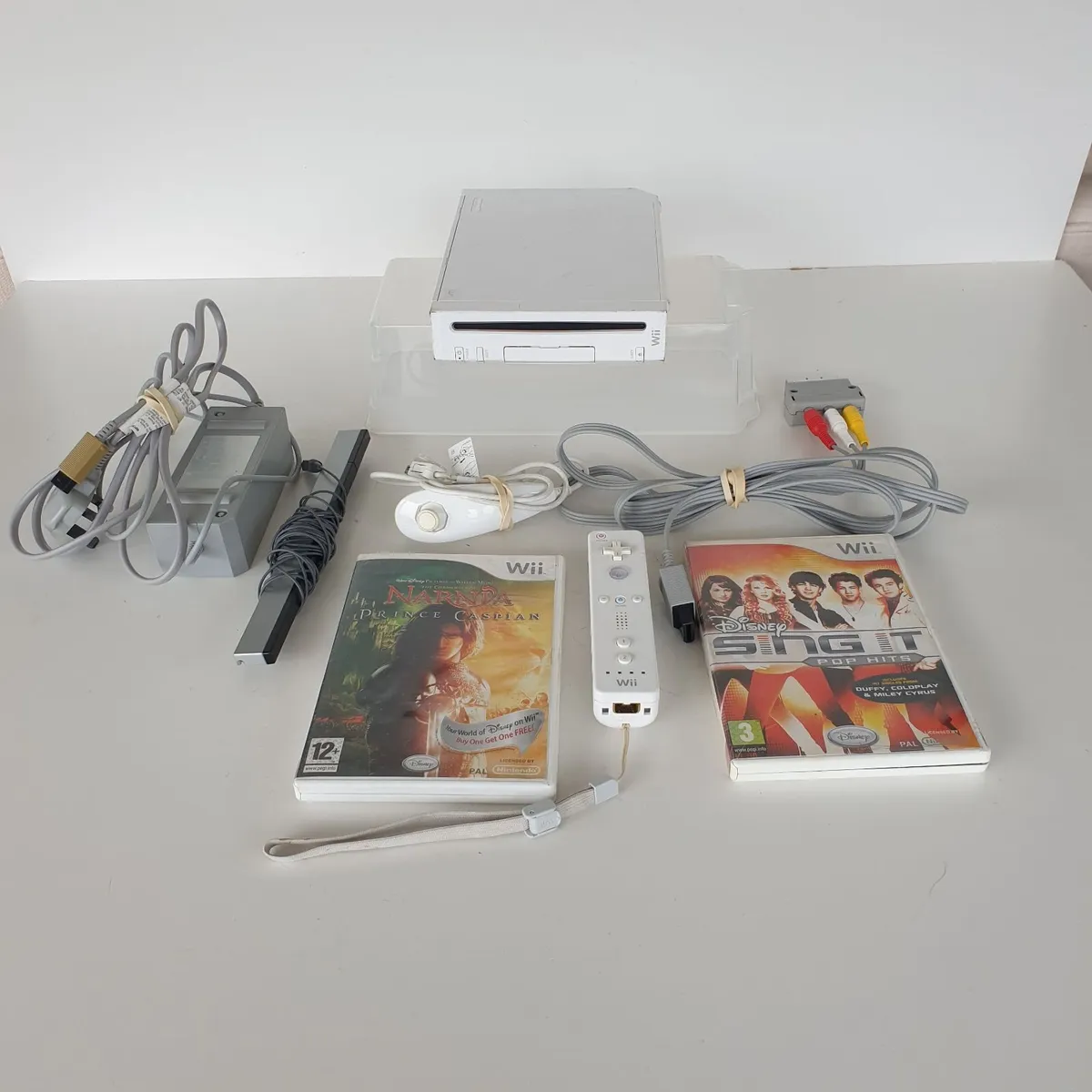 Nintendo Wii console bundle working - Image 1