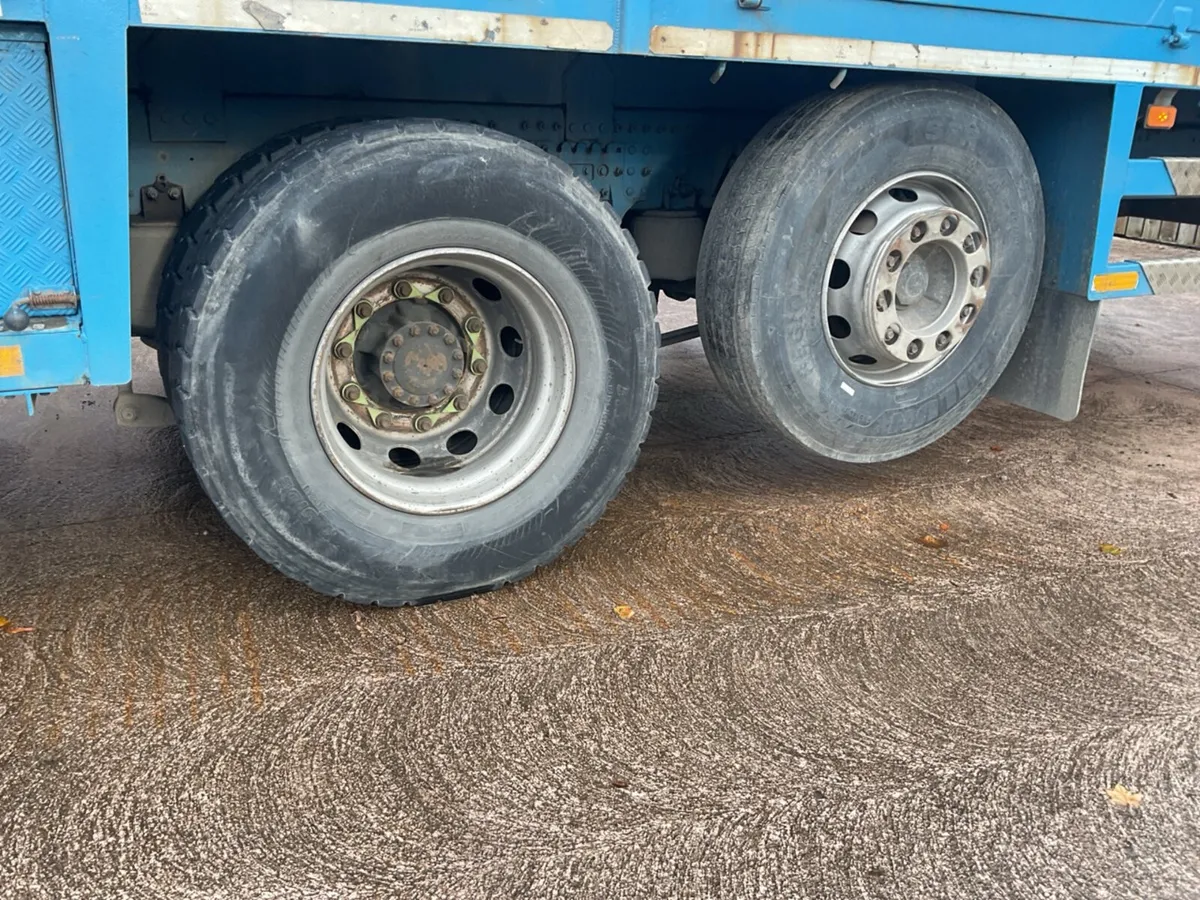2007 VOLVO FM340 6x2 Flatbed Crane Lorry3 of 12200 - Image 4