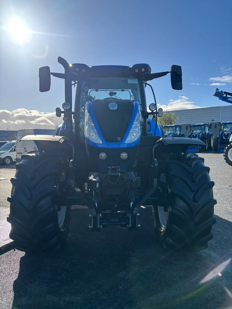 New Holland T7.225 Auto Command-1137hrs - Image 2