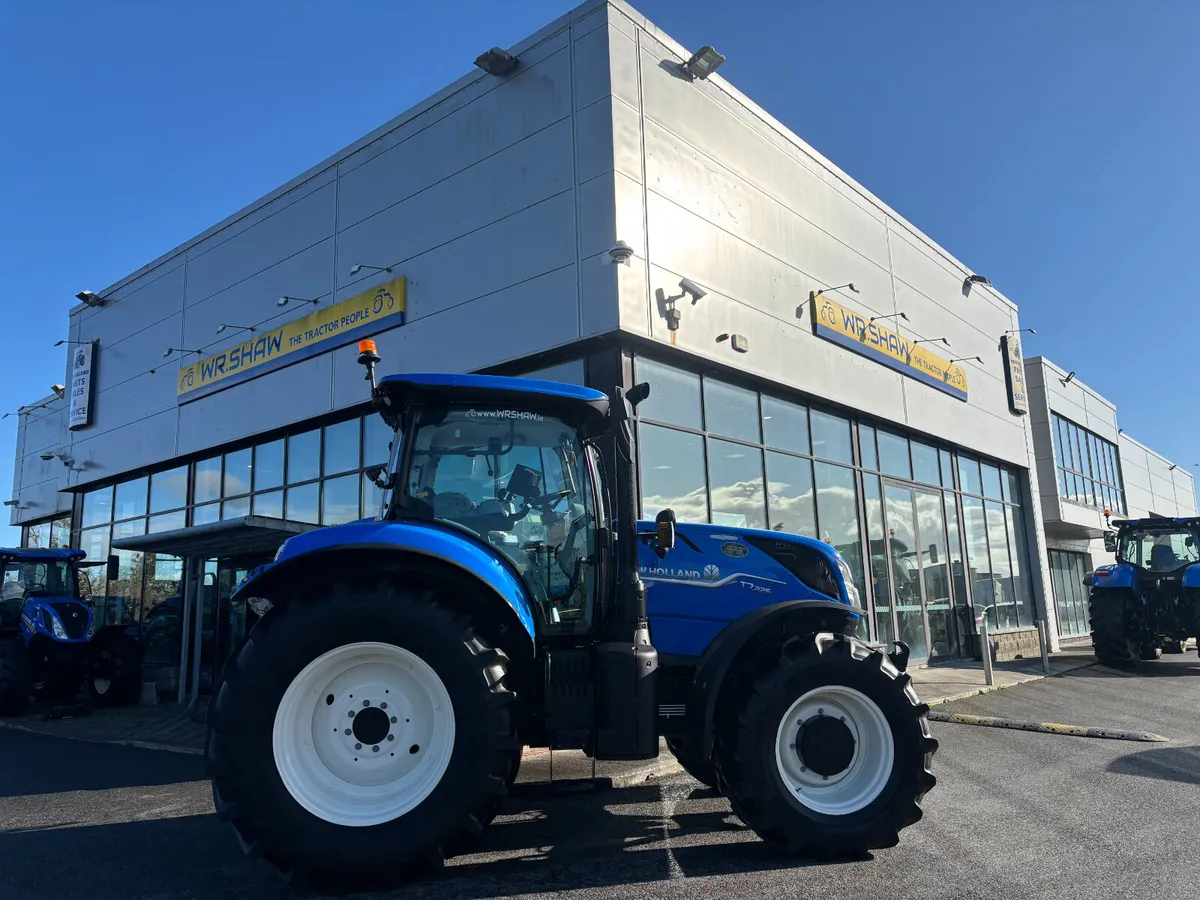 New Holland T7.225 Auto Command-1137hrs - Image 3