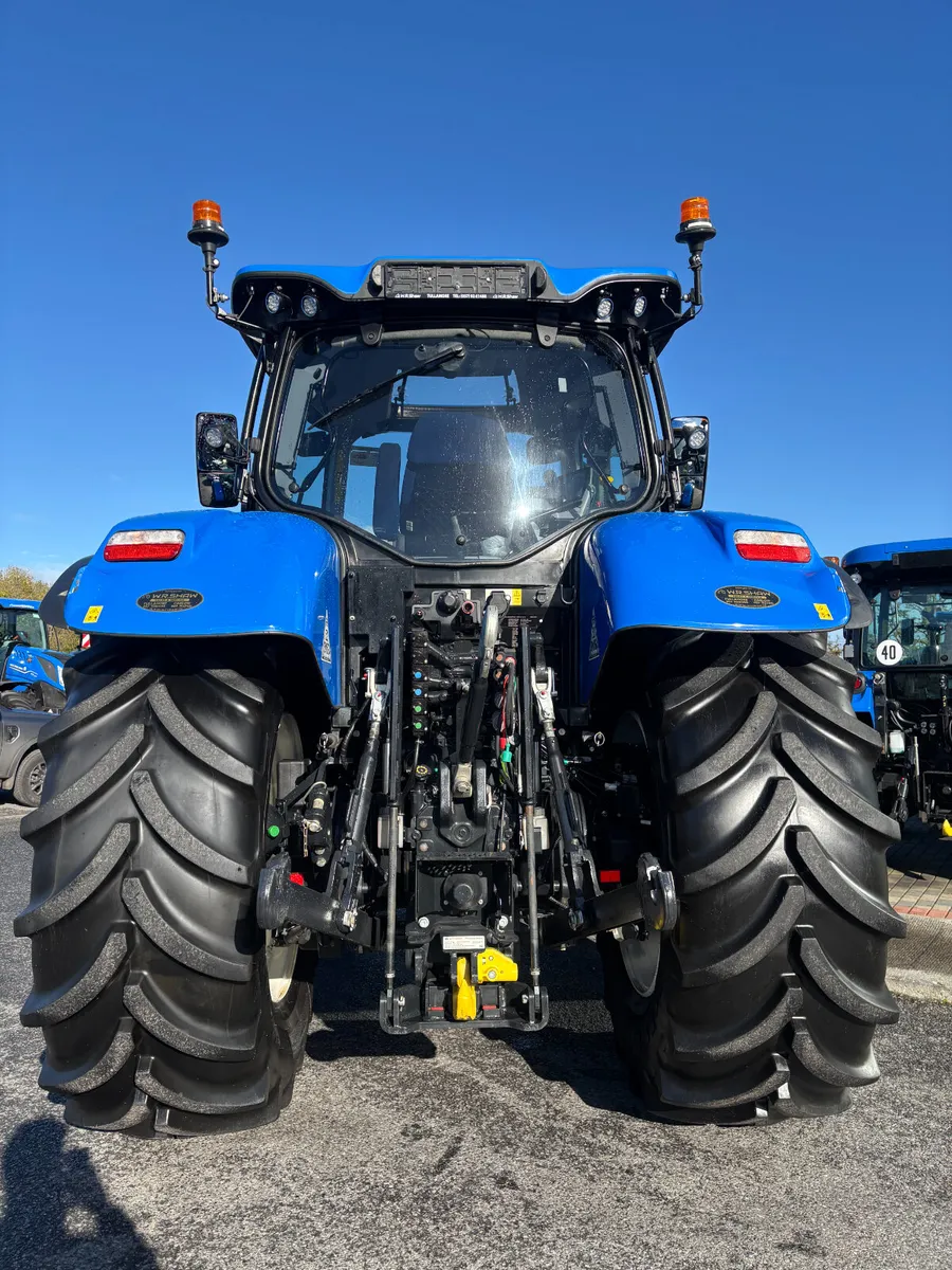 New Holland T7.225 Auto Command-1137hrs - Image 4