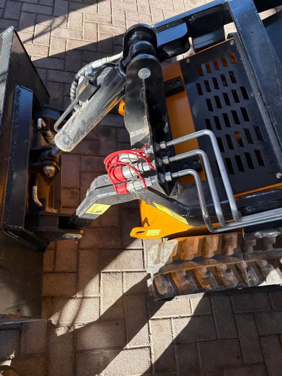 26 Captok CK530 Skidsteer - Image 4