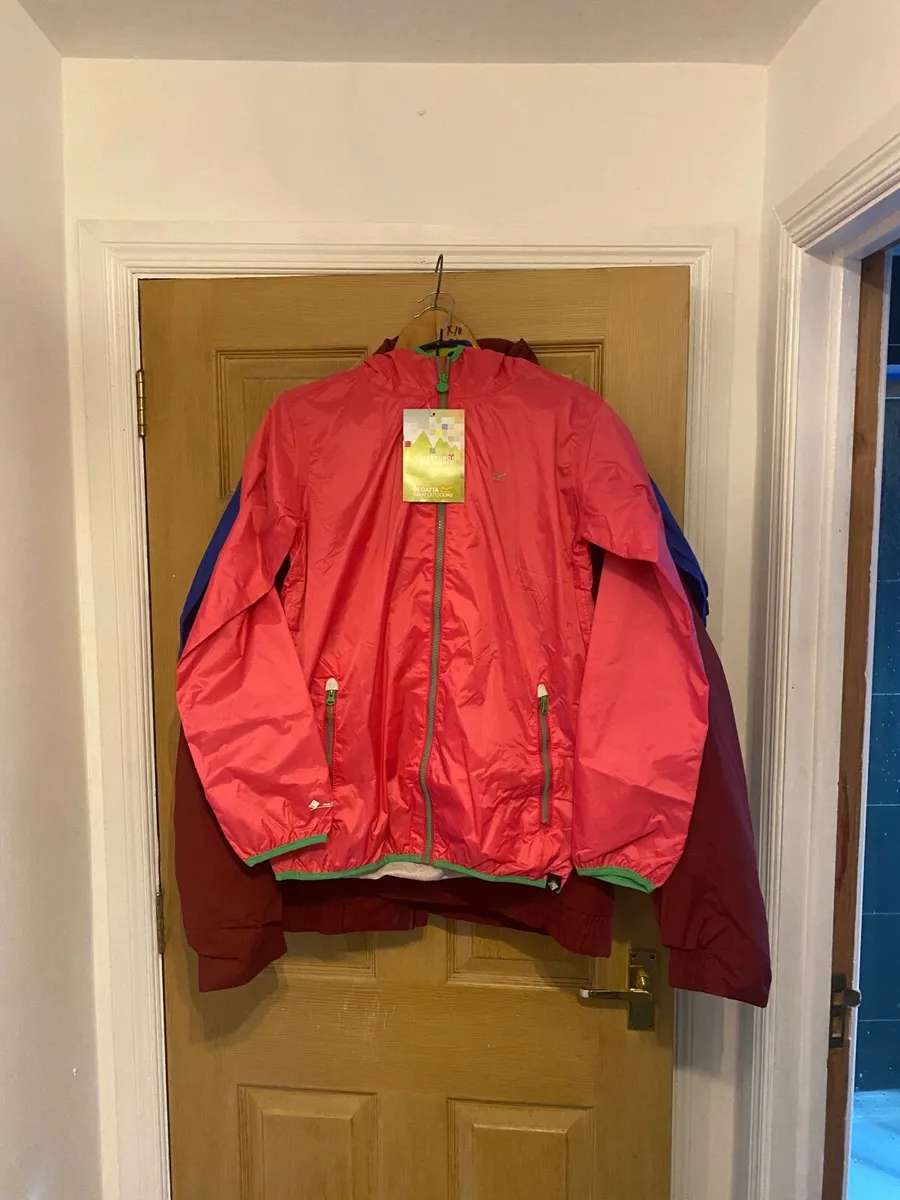 Clothes and electronics - Image 2