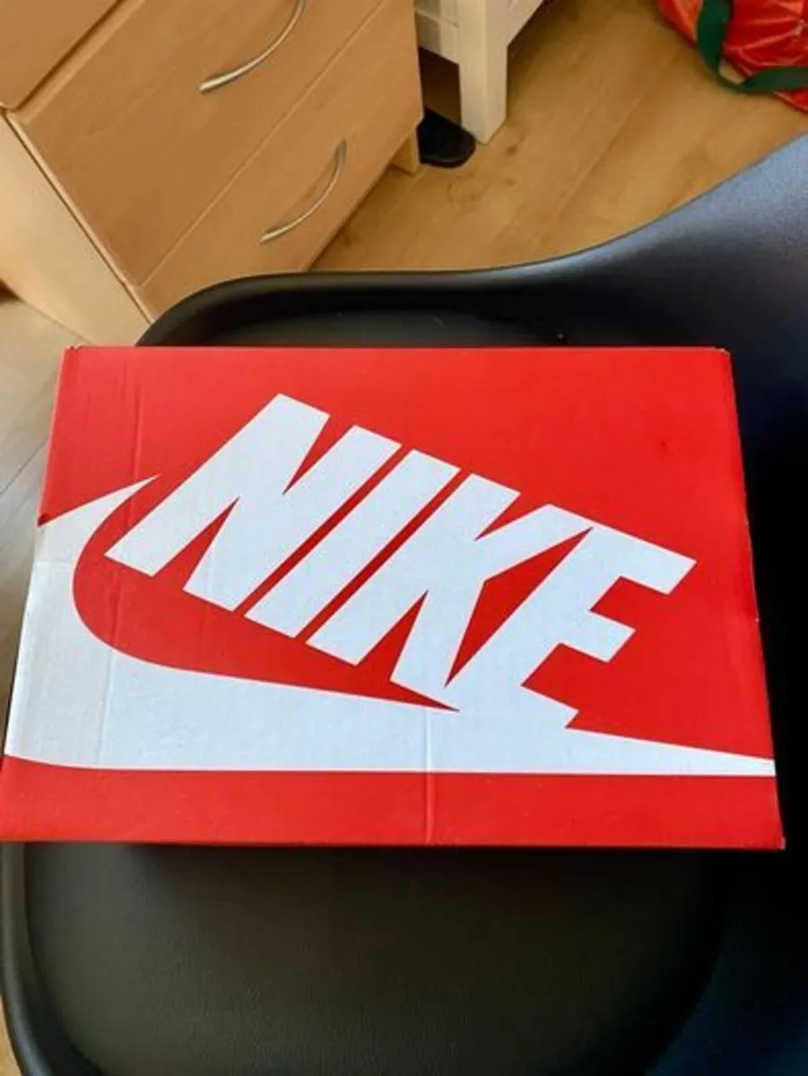 Nike Air Jordan Teenager Trainers - Image 2