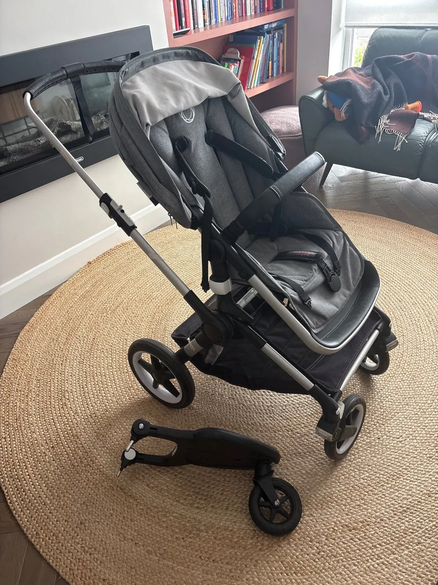 Bugaboo Fox2 with buggy board and muff - Image 2