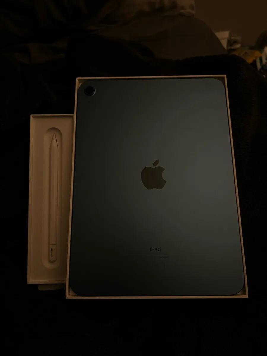 iPad 10th Gen 64GB & Apple Pencil - Image 3