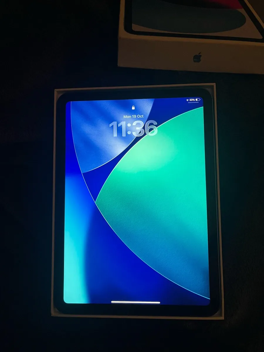 iPad 10th Gen 64GB & Apple Pencil - Image 4
