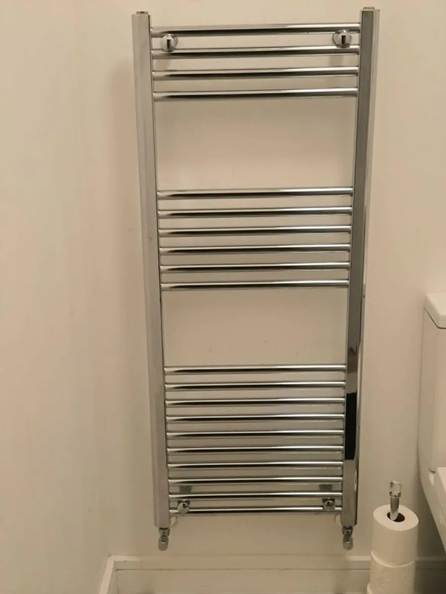 Bathroom suite - Image 2