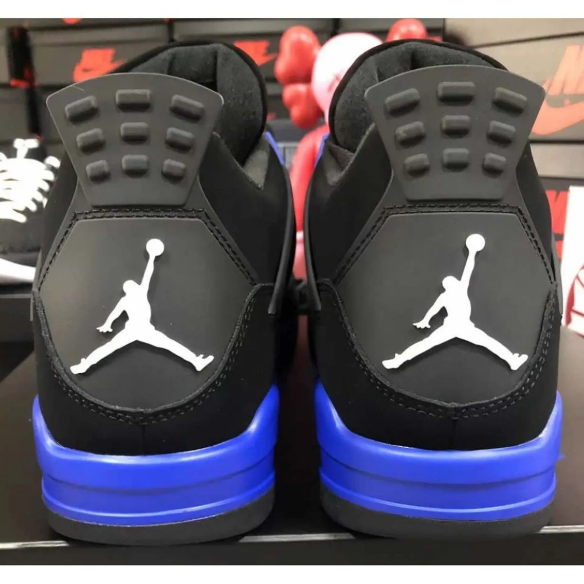 Boys Nike Air Jordan Trainers - Image 3
