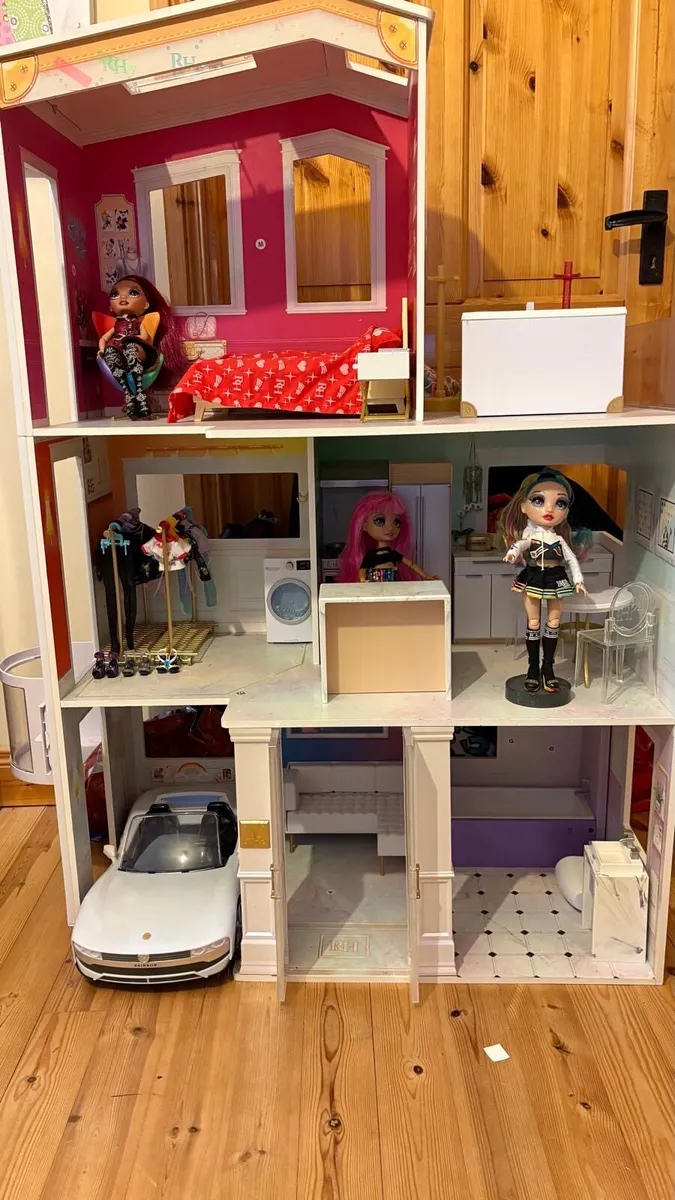Rainbow high doll house and car - Image 1
