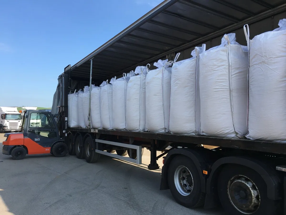 Bulk Jumbo Bags of White Sawdust Artic Loads - Image 3