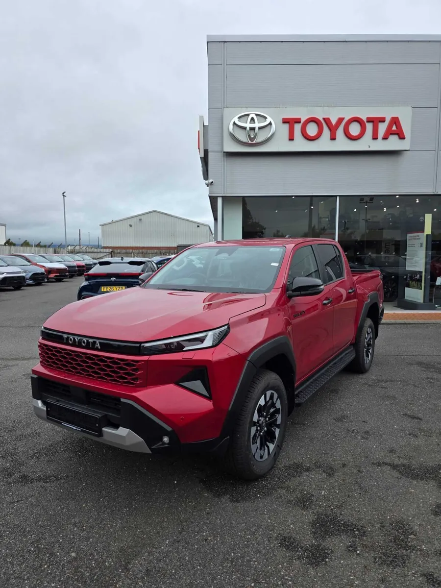 Toyota Hilux Invincible D/Cab Pick Up 2.8 D 48V Au - Image 2