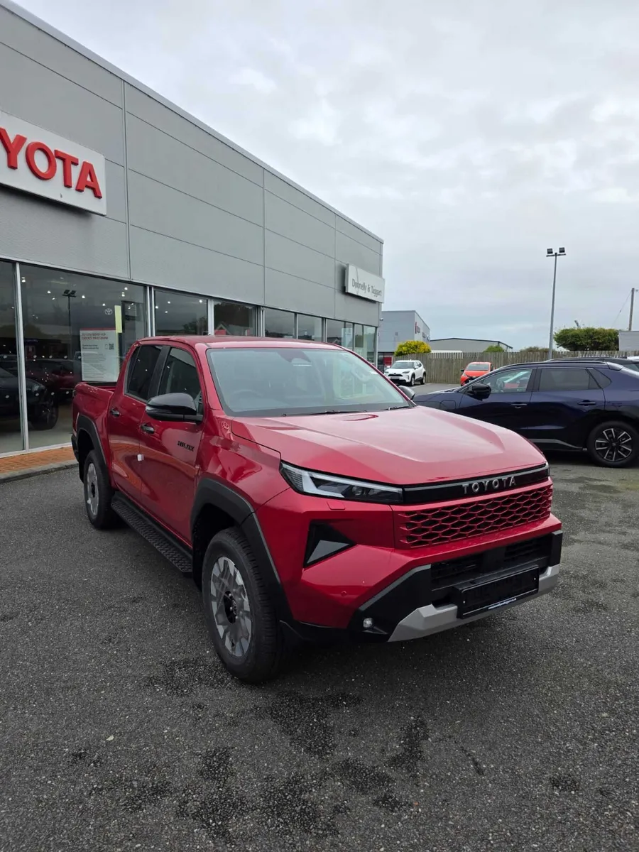 Toyota Hilux Invincible D/Cab Pick Up 2.8 D 48V Au - Image 1