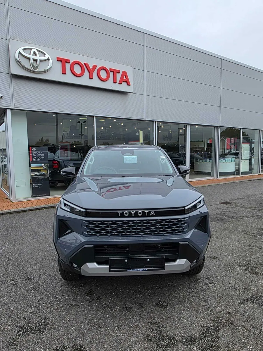 Toyota Hilux Invincible D/Cab Pick Up 2.8 D 48V Au - Image 2