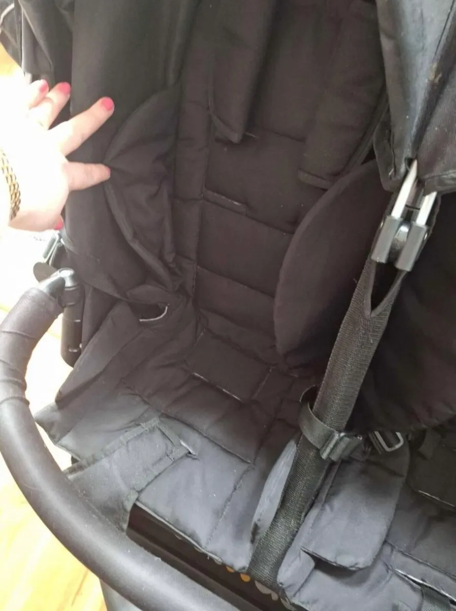 Out n about twin Buggy & Rain cover - Image 3
