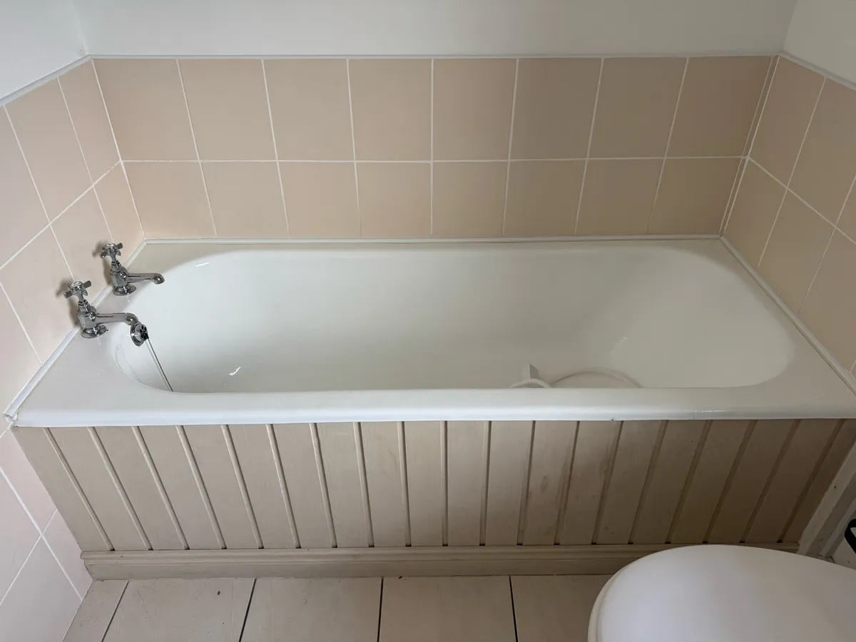Enamel Bathtub with Chrome Taps – Great Condition! - Image 1