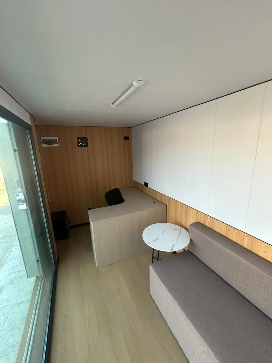 Mobile garden office. - Image 2