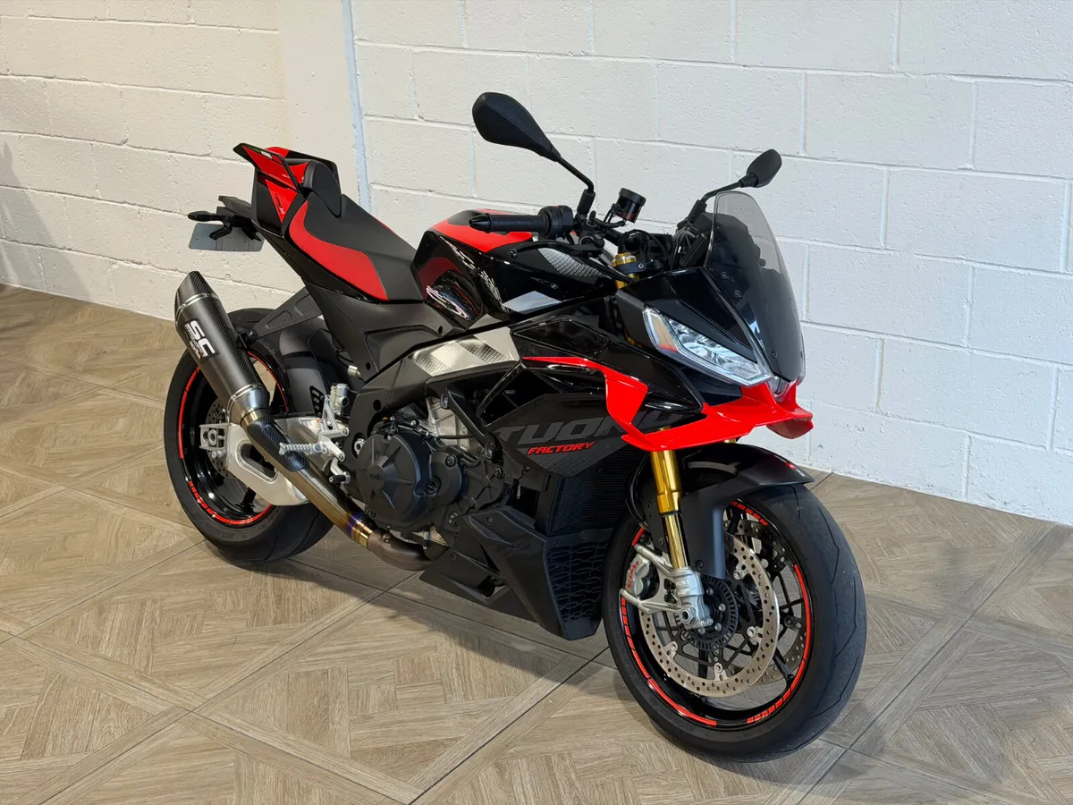 Aprilia Tuono V4 Factory 2025 - Image 2