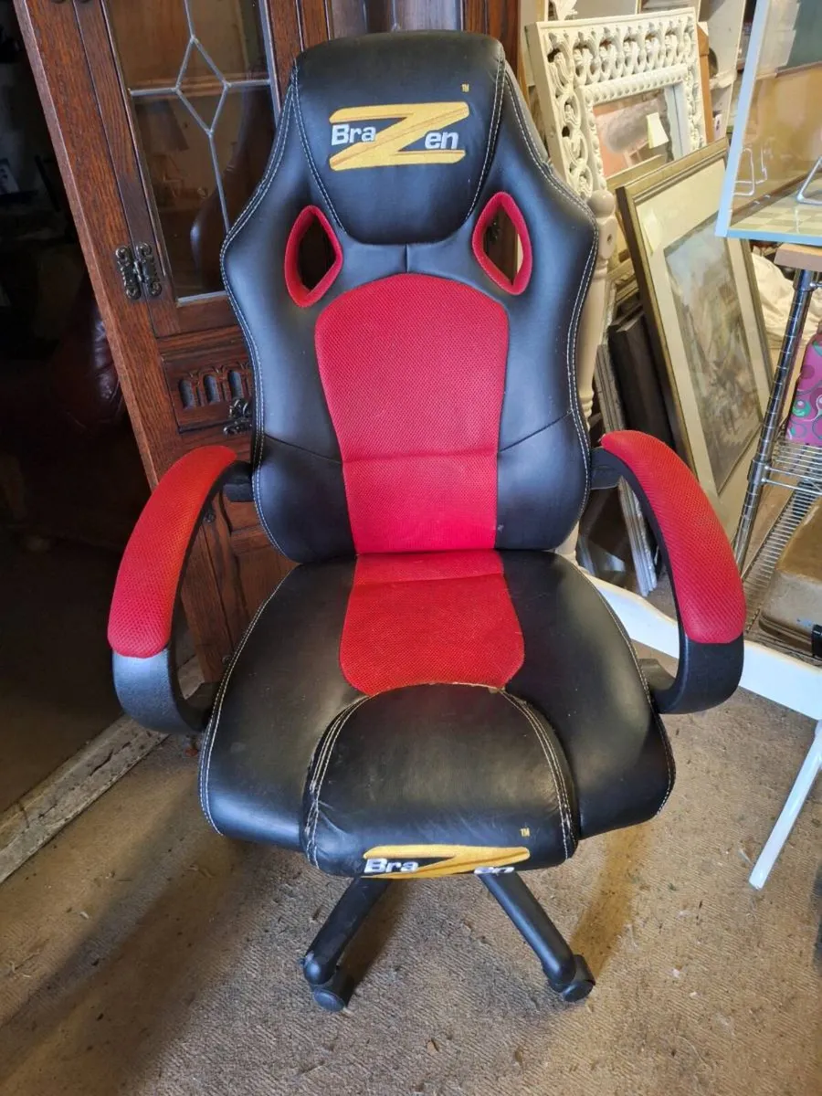 Brazen gaming chair - Image 1