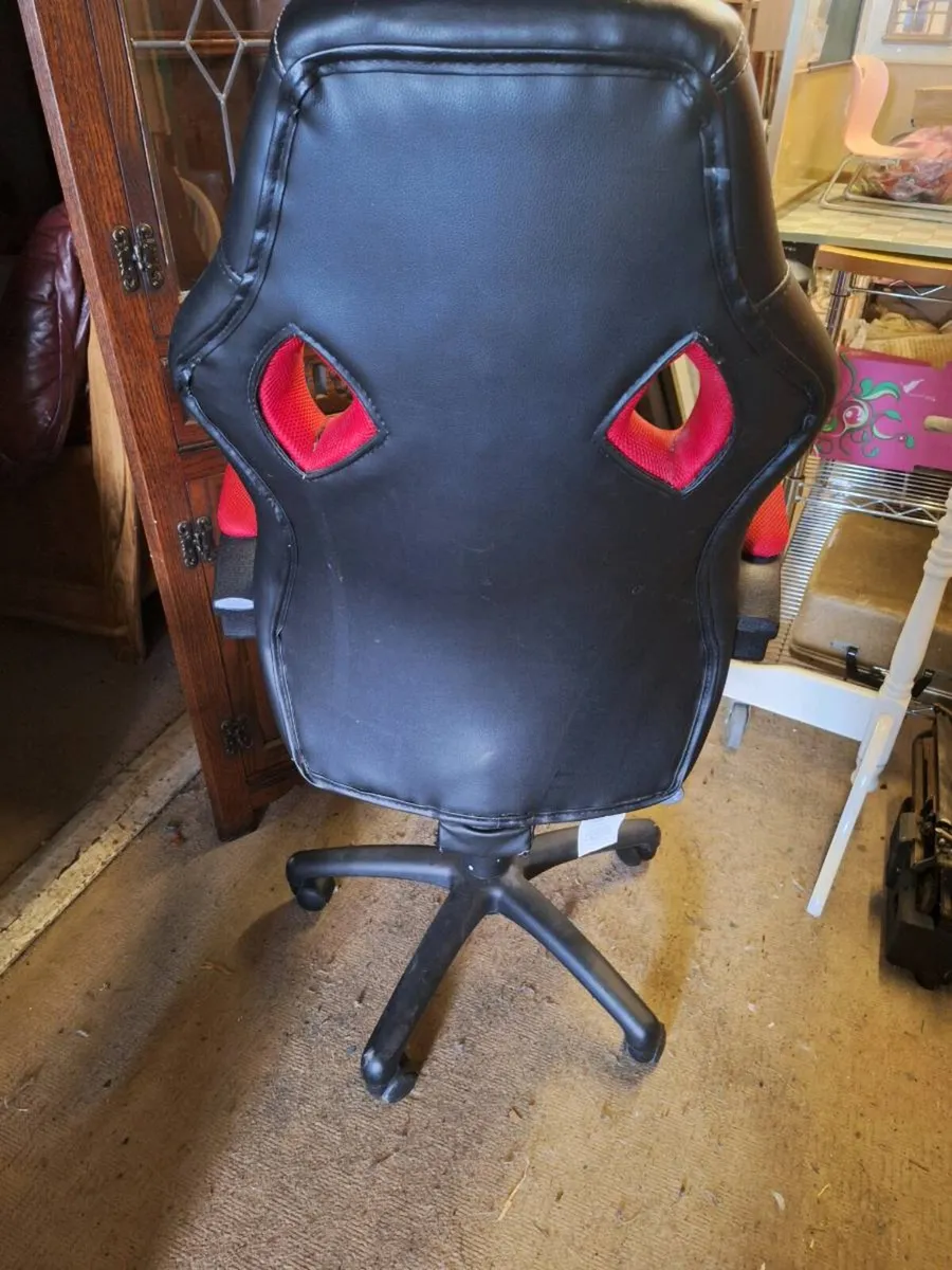 Brazen gaming chair - Image 2
