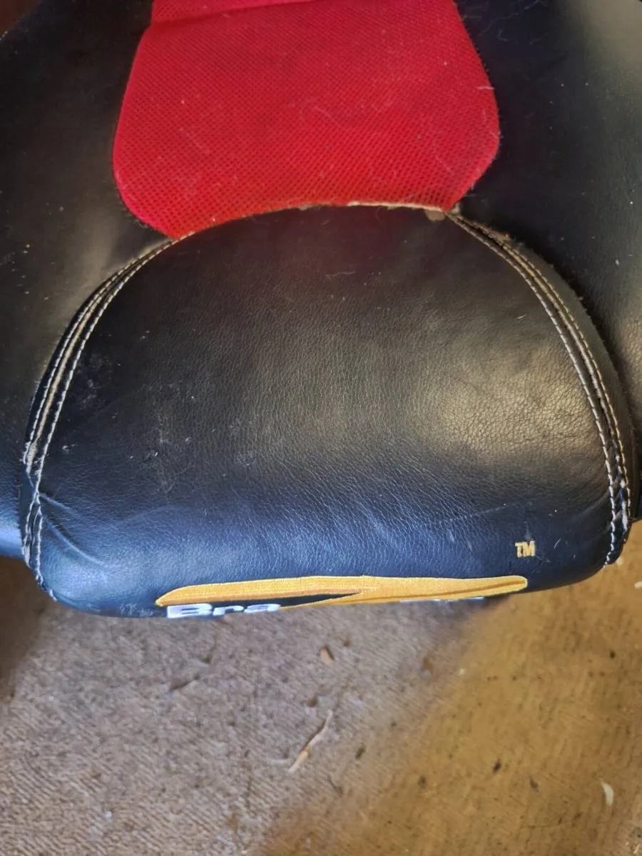 Brazen gaming chair - Image 3