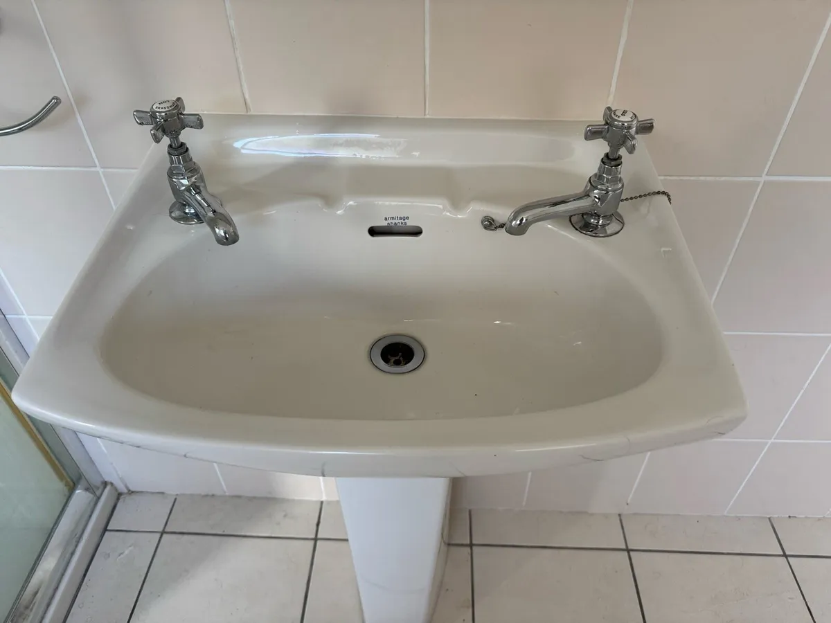 Traditional Armitage Shanks Sink & Taps - Image 1