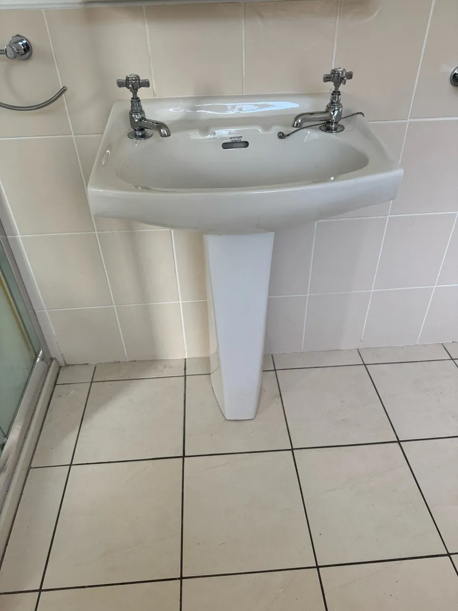 Traditional Armitage Shanks Sink & Taps - Image 2