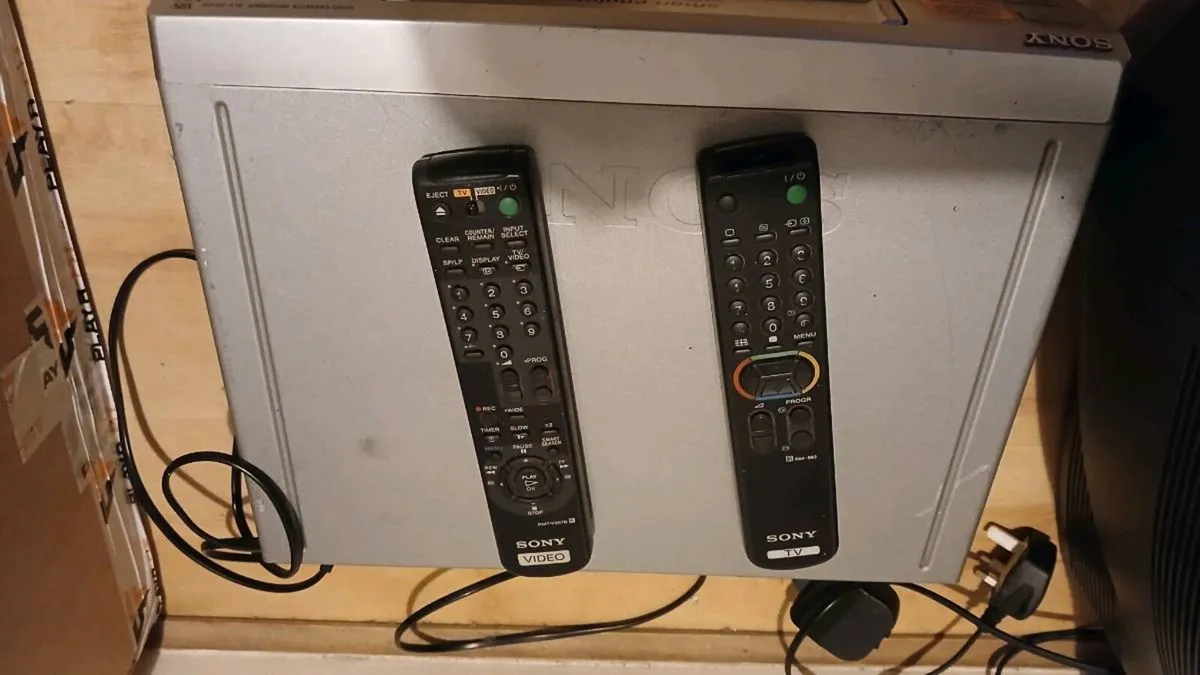 Tv video combo - Image 1