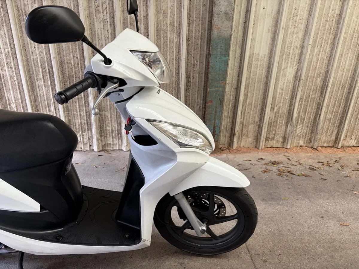 Honda Vision 110 - Image 4