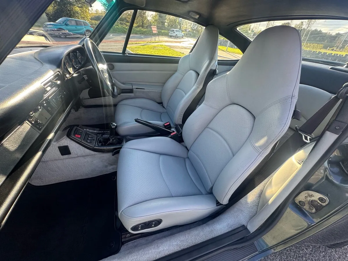 Porsche 911 - 993 Carrera Manual - Image 4