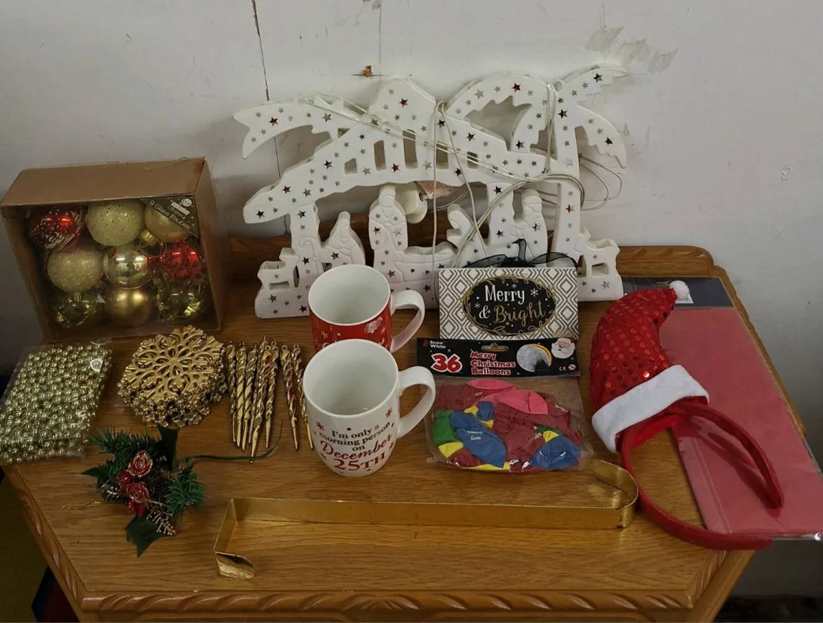 Christmas items - Image 1