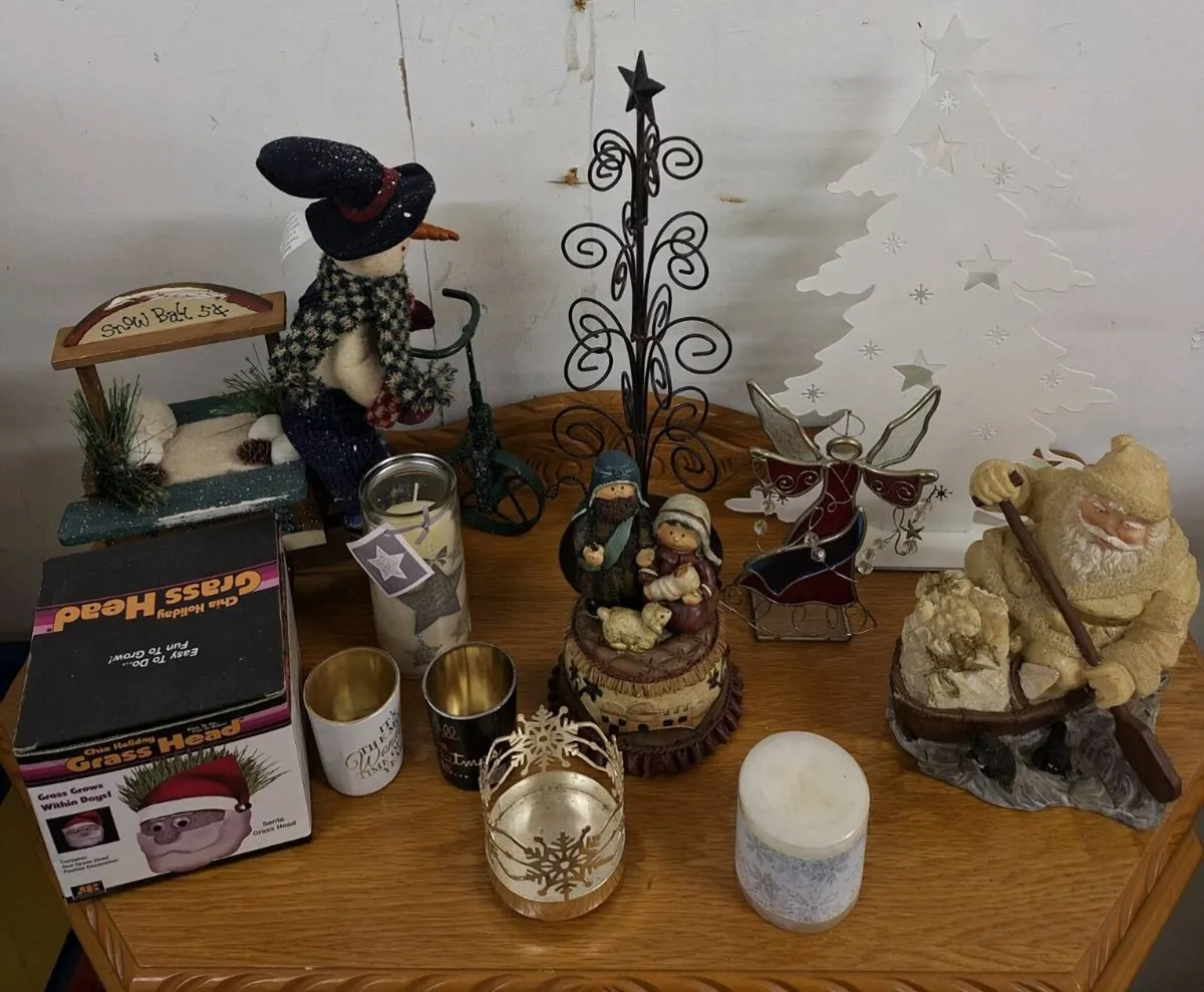 Christmas items - Image 2