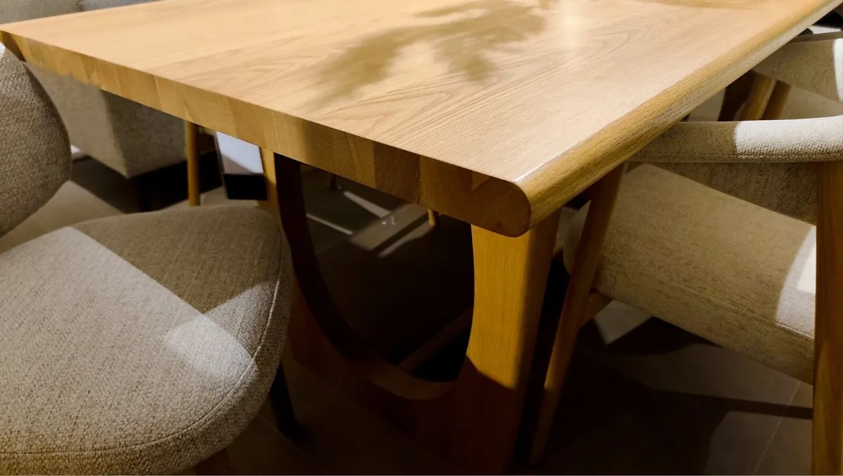 180cm Oak Dining Table Like New - Image 1